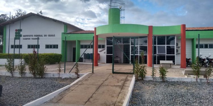 IFCE seleciona professores substitutos