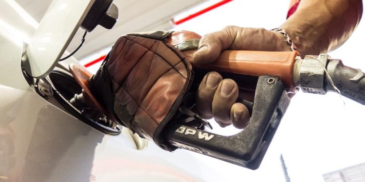 Petrobras vai esperar mercado se acalmar antes de decidir por reajustes de combustíveis