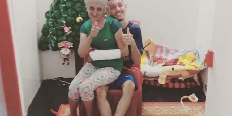 Avó morre ao saber da morte de neto e eles são enterrados juntos