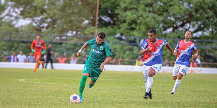 Barbalha goleia Floresta e é líder na 1ª rodada do Campeonato Cearense