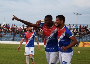 Com gol no final, Barbalha vence o Pacajus fora de casa e se isola na liderança do Cearense
