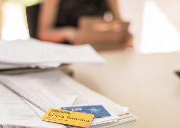 Governo usa verba de aposentadoria e pensões para pagar 13º do Bolsa Família