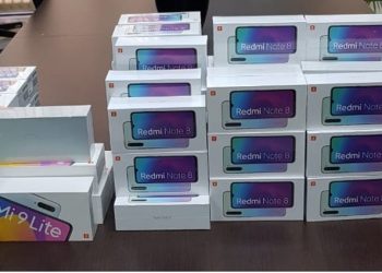 As caixas com os celulares estavam armazenas em quatro malas do passageiro (Foto: Divulgação/Polícia Federal)