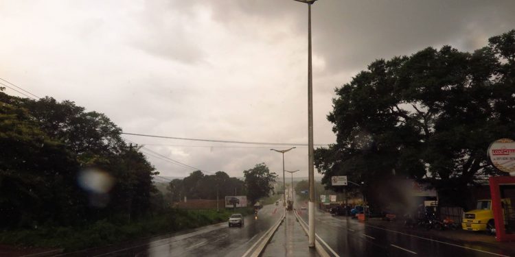 Chuvas intensas devem cair sobre parte do Ceará até a manhã desta quinta-feira (16), segundo Inmet