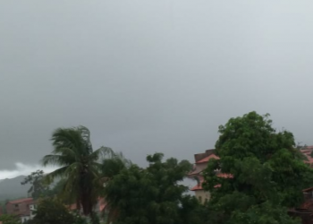 Tempo nublado com chuva no distrito de São Vicente na cidade de Coreaú, interior do Ceará (Foto: Luana Lima)