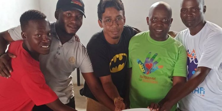 Ex-catador de latinhas aprovado em Harvard apresenta projeto na África