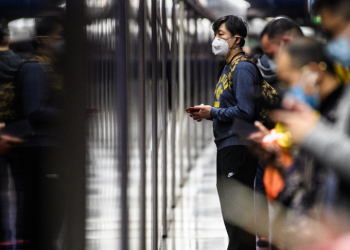 População da China se previne contra o coronavírus (Foto: AFP)