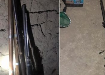 Quatro espingardas artesanais foram encontradas na casa do suspeito, irmão da vítima (Foto: Antônio Rodrigues)