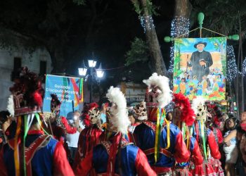 ‘Folia de Reis’ reúne mais de 500 brincantes em Crato
