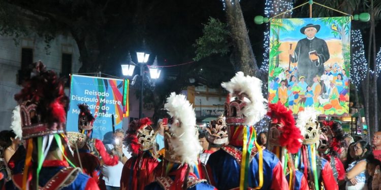 ‘Folia de Reis’ reúne mais de 500 brincantes em Crato