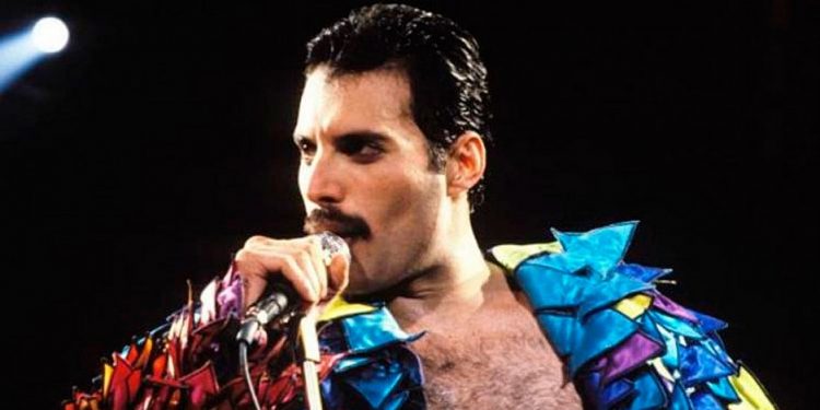Como é possível que os amigos de Freddie Mercury continuem recebendo presentes do cantor