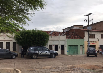 O suspeito preso suspeito de envolvimento na morte do prefeito de Granjeiro foi encaminhado para a Delegacia Regional de Crato (Foto: Divulgação/PCCE)