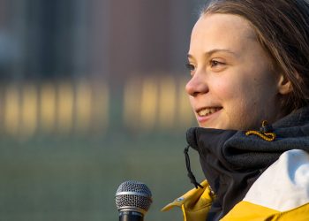 “Pirralha” Greta Thunberg manda recado a Jair Bolsonaro: “Escute a ciência”