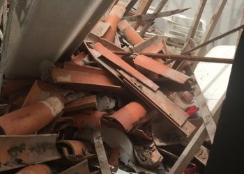 Parte do teto desabou no início da tarde desta quarta-feira (8), em Pacajus