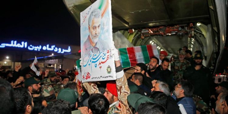 Mísseis atingem bases dos EUA no Iraque; Irã assume autoria de ataques