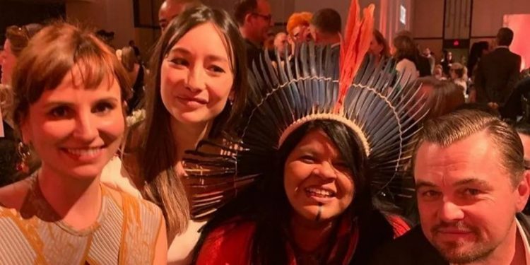 Petra Costa leva Sonia Guajajara para tradicional encontro com indicados ao Oscar