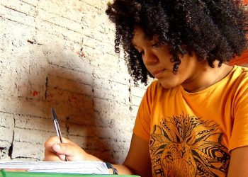 Raíssa Nascimento foi aprovada no curso de medicina na UFRN (Foto: Cleíldo Azevedo/Inter TV Cabugi)