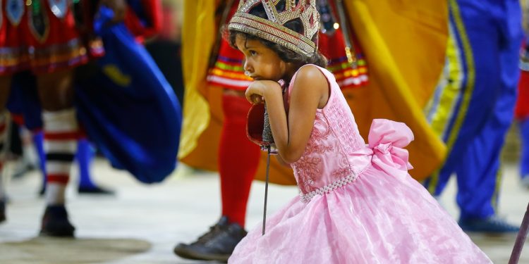 Mestres do reisado saem às ruas em mais um Dia de Reis