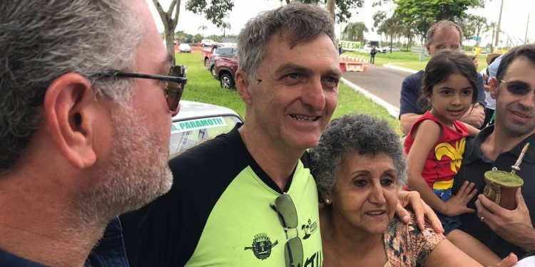 Sem cargo público, irmão de Bolsonaro faz intermediação de verbas do governo federal