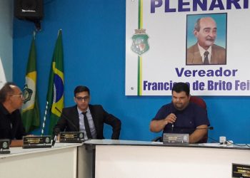 O presidente da Câmara (à esquerda) já procurou o prefeito (ao centro) para comunicar do pedido de cassação