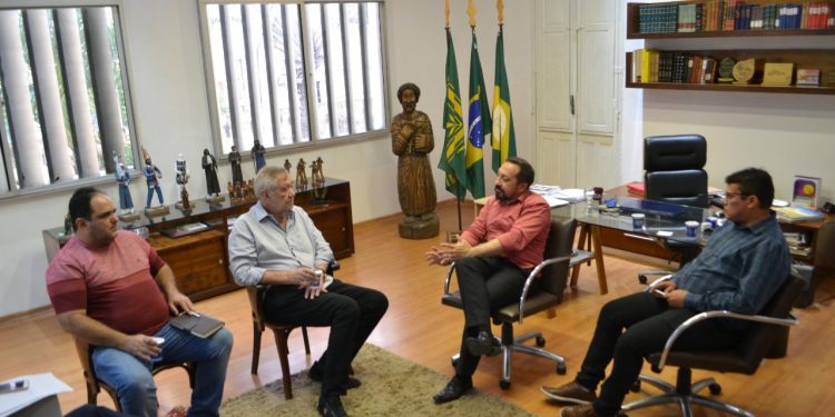 URCA amplia articulação com municípios do Cariri