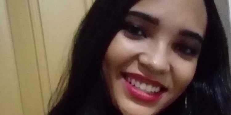 Filha de empregados domésticos é aprovada em Medicina: “vitória da educação pública”