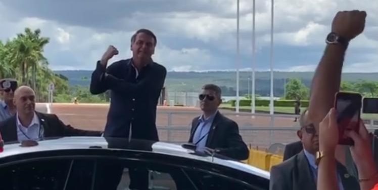 Bolsonaro repete ‘banana’ contra imprensa