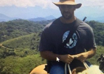 Quando Bolsonaro propôs a homenagem, em 2005, Adriano estava preso sob suspeita de matar o guardador de carros Leandro dos Santos Silva, 24, assassinado em novembro de 2003 (Foto: Reprodução)