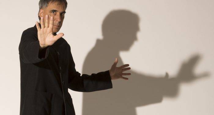 Indignado, Arnaldo Antunes vai à Justiça contra música dos Titãs em ato pró-Bolsonaro