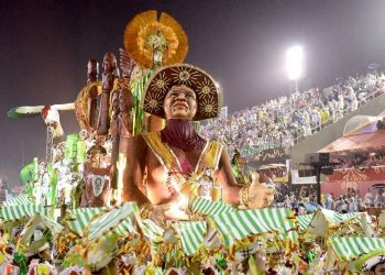 Carro alegórico da Acadêmicos de Santa Cruz, que homenageou a cidade de Barbalha, no Ceará, em seu desfile na Série A do carnaval carioca (Foto: Diego Mendes/Agência O Globo)