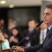 Bolsonaro evita imprensa em 1ª aparição pública após apoiar manifestações