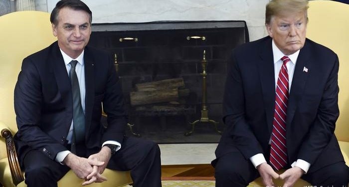 Bolsonaro exalta Trump após EUA desclassificarem Brasil como emergente