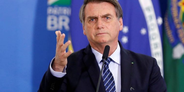 Bolsonaro é fortemente criticado após divulgar vídeo com chamado para manifestação