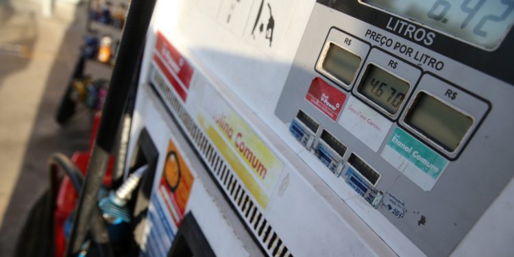 Petrobras anuncia aumento no preço médio da gasolina