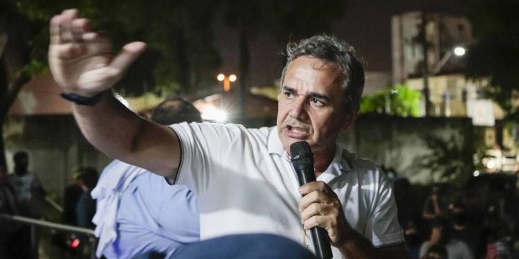 Governo abre processo contra Cabo Sabino, suspende prerrogativas e manda reter arma e distintivo