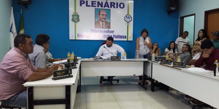 Prefeito de Granjeiro investigado pela morte de antecessor é afastado por três meses do cargo