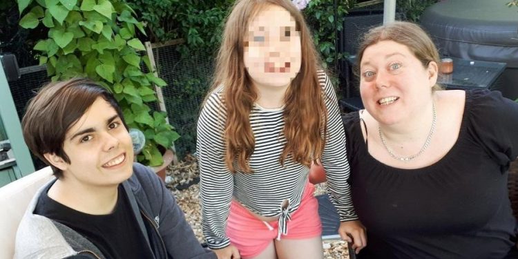 Adolescente autista e gay tira a vida após constante bullying na escola