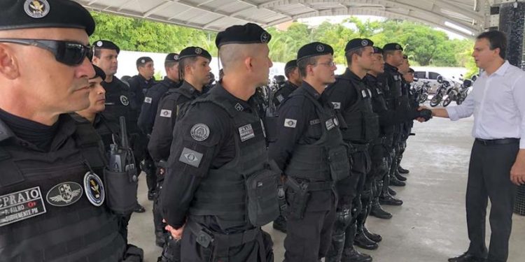 Governador Camilo Santana visita batalhões, quartéis e Delegacia-Geral da Polícia Civil