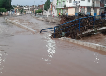 Canal do Rio Granjeiro no Crato, em Crato (Foto: Lorena Tavares)