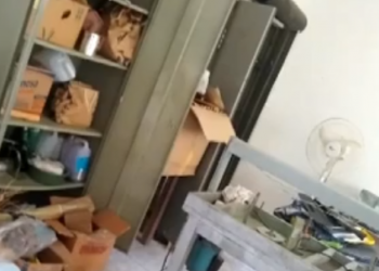 Suspeitos reviraram objetos e na segunda vez que invadiram o local não conseguiram levar nada (Foto: Reprodução/TV Verdes Mares)