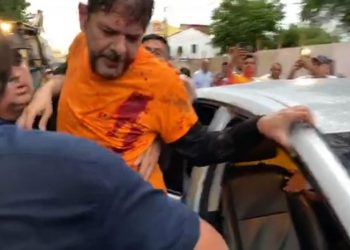 Cid Gomes foi baleado ao tentar furar o bloqueio formado por policiais militares que estavam no 3º Batalhão da Polícia Militar do município (Foto: Reprodução)