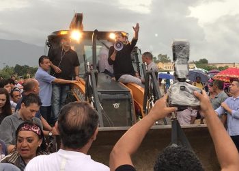 Cid Gomes organiza ato contra manifestação de policiais que tentam impedir atuação da categoria (Foto: Arquivo pessoal)