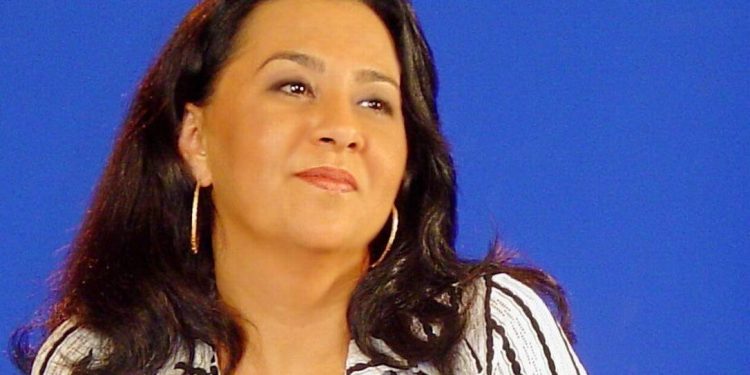 Morre a cantora Claudia Telles, aos 62 anos