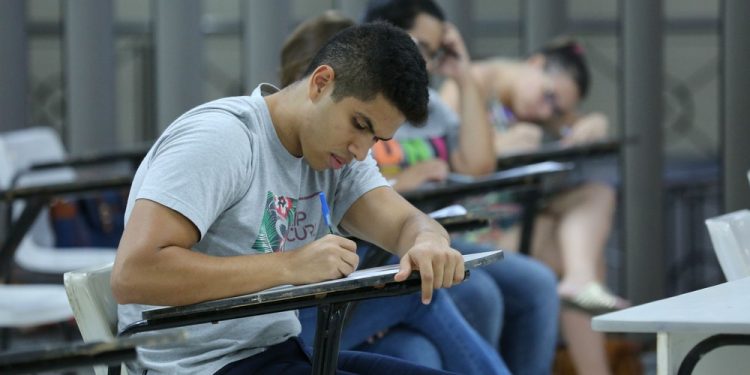 Concurso da Marinha tem 66 vagas e salários de até R$ 9 mil