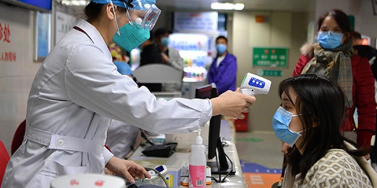 Governo chinês confirma 361 mortes pelo novo coronavírus e mais de 17,2 mil casos no país