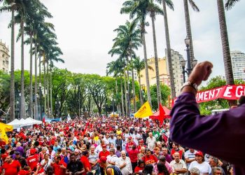 Para centrais sindicais, Bolsonaro age apostando em golpe contra democracia