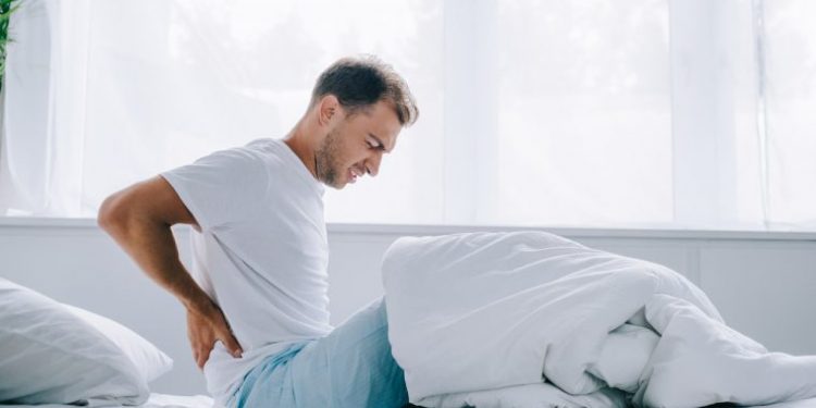 Saiba como aliviar a dor nas costas depois da folia do Carnaval