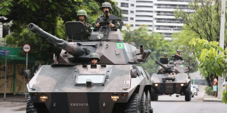 Camilo Santana pede ao Governo Federal prorrogação da presença das Forças Armadas no Ceará