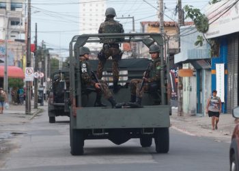 Um total de 2,5 mil homens foi colocado à disposição pelo exército para atuar na segurança do Ceará (Foto: Thiago Gadelha)