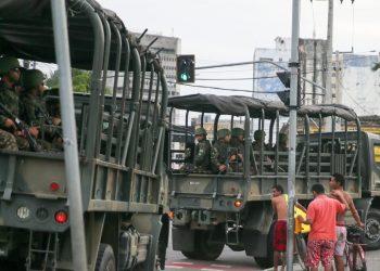 Militares da 10ª Região Militar do Exército Brasileiro começaram a fazer patrulhamento nas ruas da Capital, na tarde desta sexta (Foto: Kid Júnior)